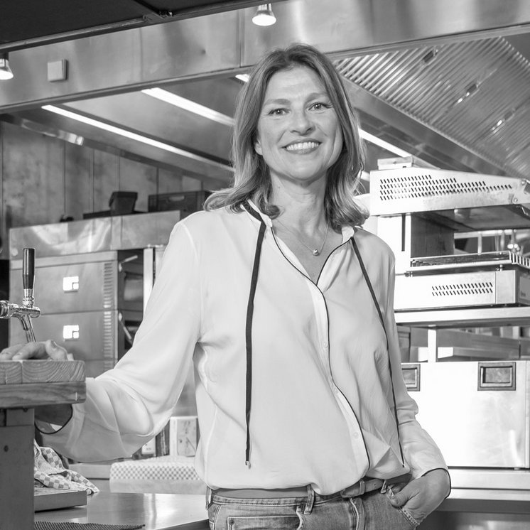 Manuela Maurer Schwarz-weiß Foto von Manuela Maurer