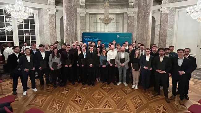 Gruppenfoto der Absolvent:innen der Informatik-Studiengänge