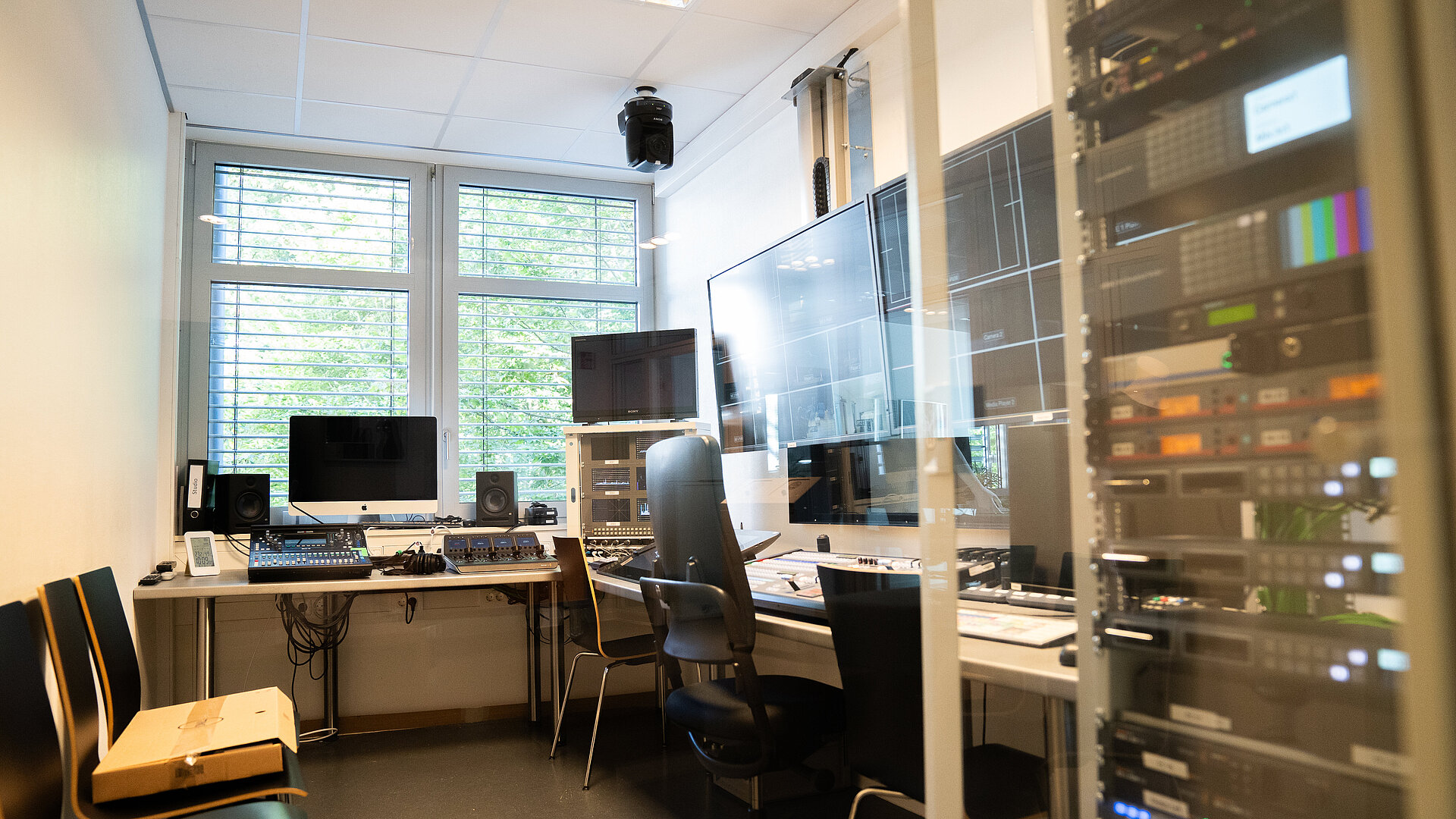 Bildregie im Studio Gebäude C-Süd