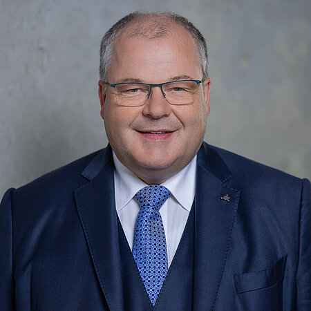 Prof. Dr. Andreas Brensing Porträtfoto von Prof. Dr. Andreas Brensing, Vizepräsident der Hochschule RheinMain