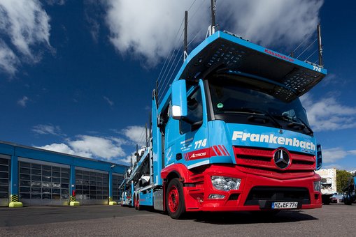 Autotransporter der Frankenbach Automobil Logistik GmbH