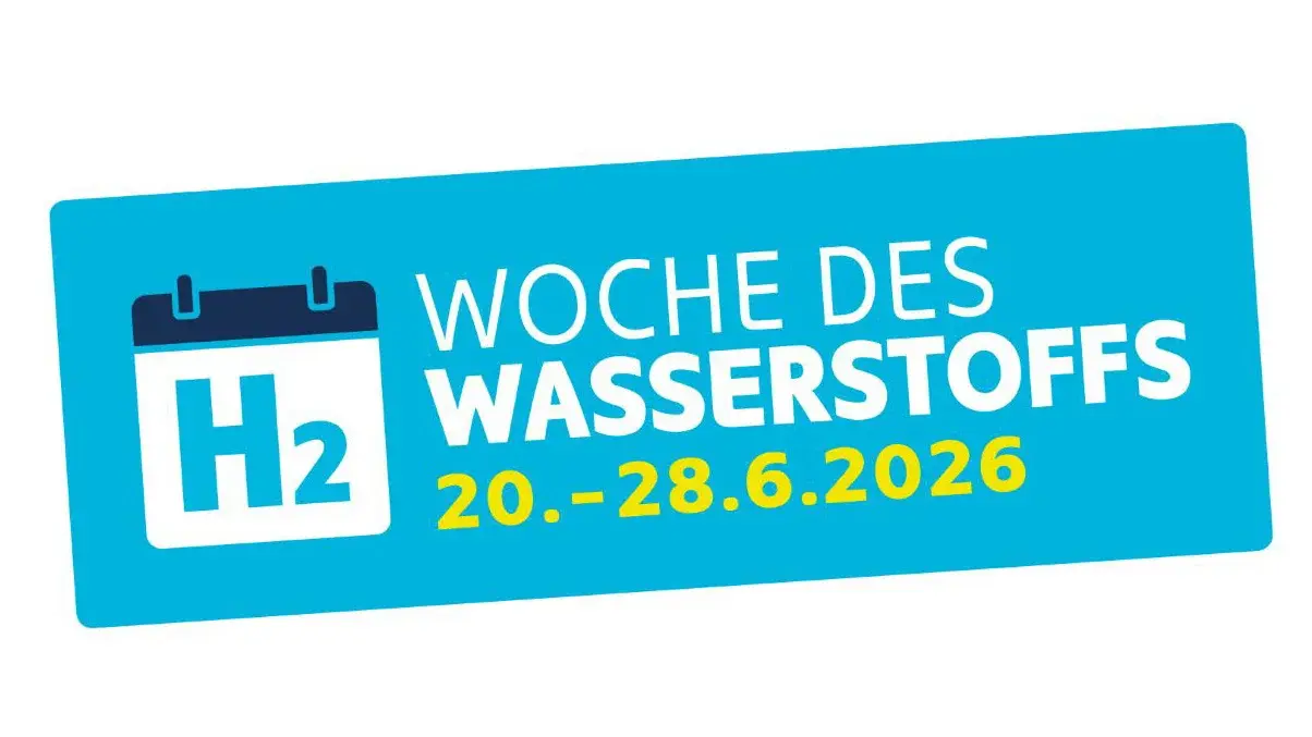 Blaues Banner mit dem Titel „Woche des Wasserstoffs“ in großen, bunten Buchstaben. Das Datum „20.-28.6.2026“ ist ebenfalls sichtbar. Ein kleines Kalendersymbol befindet sich oben links im Bild.