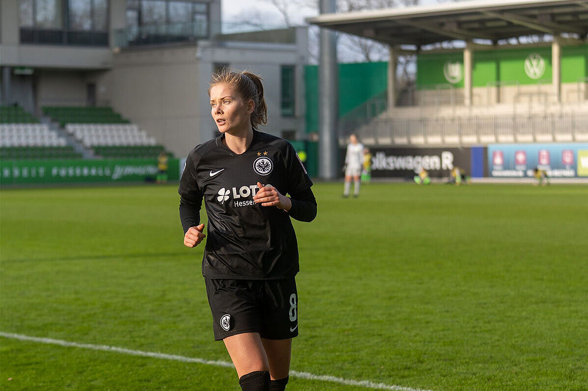 Sjoeke Nüsken im Trikot von Fußball-Bundesligist Eintracht Frankfurt