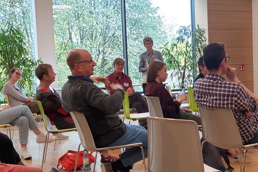 Teilnehmende des ABiSAn-Workshops im Stadtteilzentrum Schelmengraben.