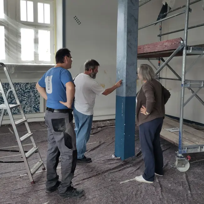 Streichen der Schulbibliothek