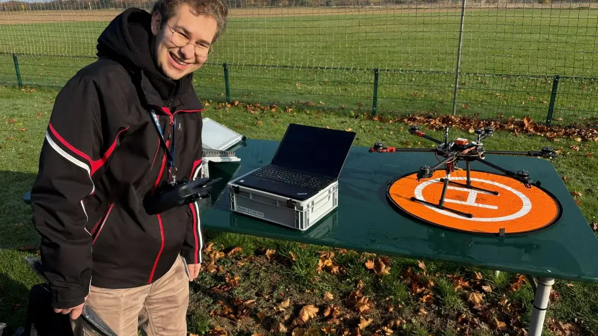 Fabio Ramirez Stern mit dem selbstgebauten Hexacopter