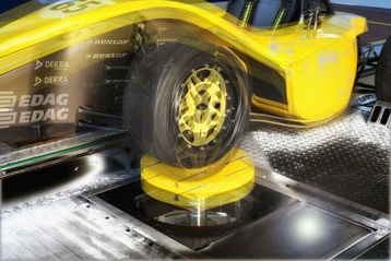 Rennwagen auf Prüfstand