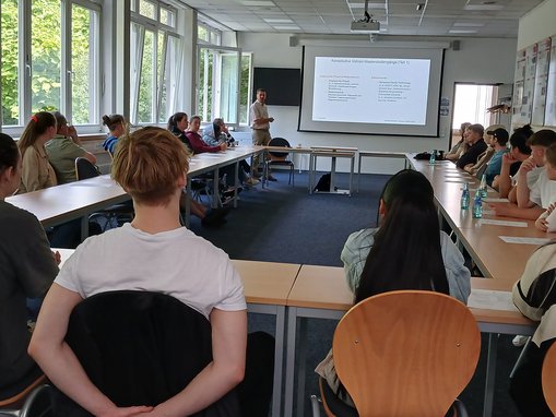 Begrüßung durch den Studiendekan Prof. Gross