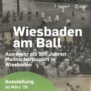 Eine Ausstellung über mehr als 100 Jahre Mannschaftssport in Wiesbaden. Gezeigt werden historische Fotos von Fußball-, Handball- und Hockeyspielen sowie Informationen zur Entwicklung des Sports in der Region. Die Ausstellung beginnt im März 2026.