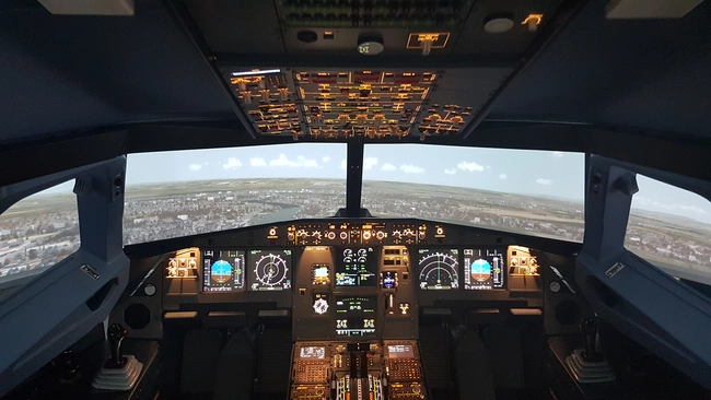 Cockpit des A320 Flugsimulators