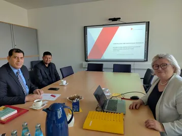 Präsidentin Prof. Dr. Eva Waller mit den marokkanischen Gästen