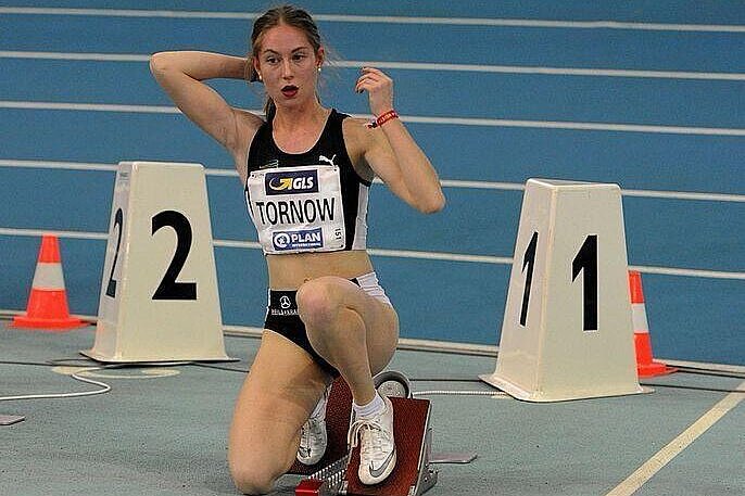 Lara Tornow am Startblock vor einem Rennen
