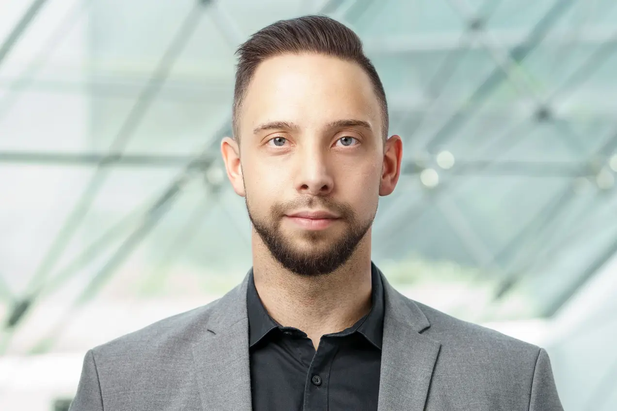 Porträtfoto von Dr. Sergio Staab 