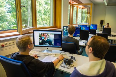 Studierende im MAC-Cluster in Wiesbaden