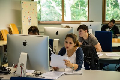 Studierende im MAC-Cluster in Wiesbaden