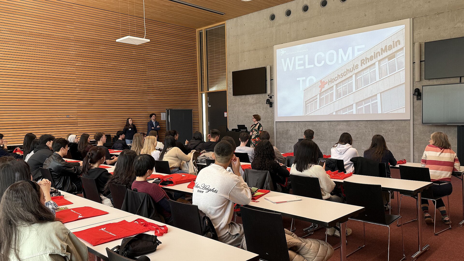 Welcome of the exchange students by International Office