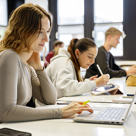 Studentin Hochschule RheinMain
