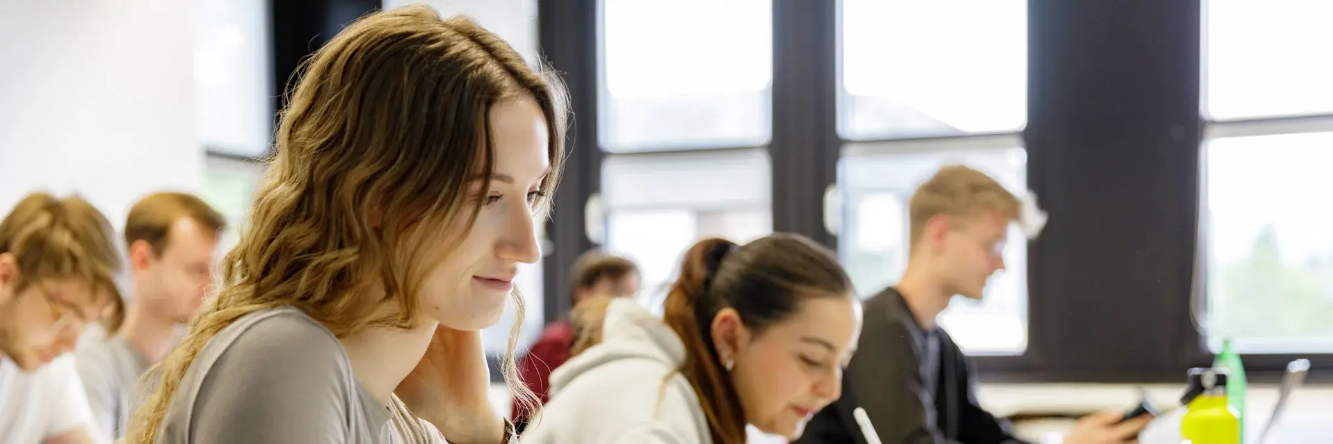 Jetzt bewerben! Studentin Hochschule RheinMain