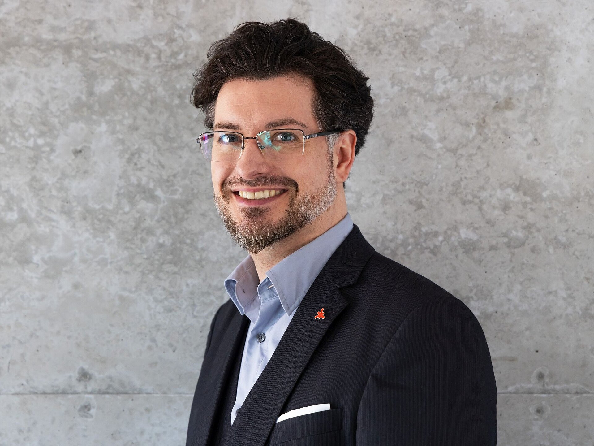 Porträtfoto von Prof. Dr. Christian Schachtner, Vizepräsident der Hochschule RheinMain