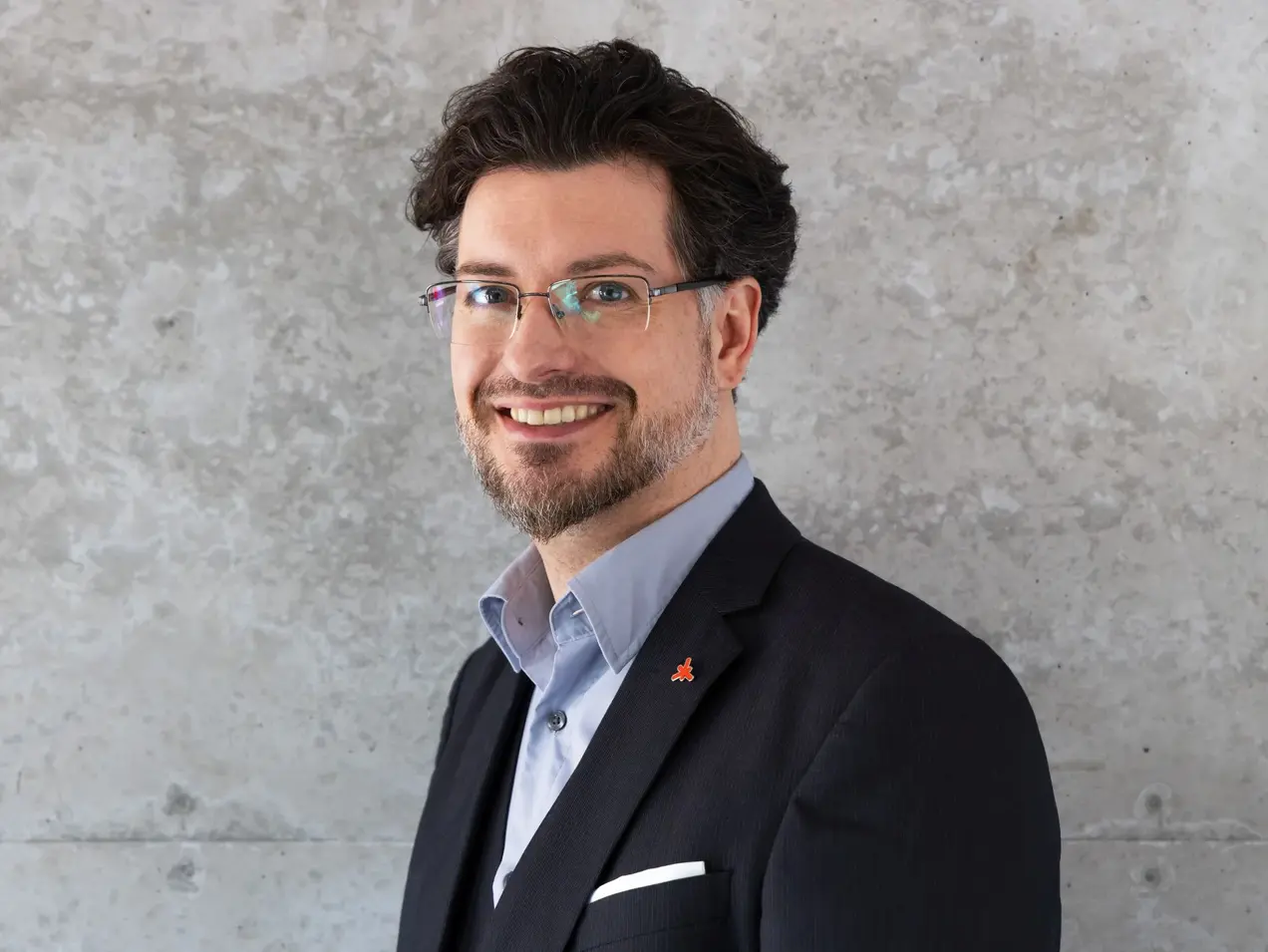 Porträtfoto von Prof. Dr. Christian Schachtner, Vizepräsident der Hochschule RheinMain