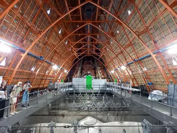 The picture shows the iron roof structure of Cologne Cathedral from 1860, which is located above the cathedral's vaults.