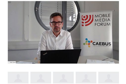 Prof. Dr. Stephan Böhm eröffnet das erste rein digitale Mobile Media Forum. 