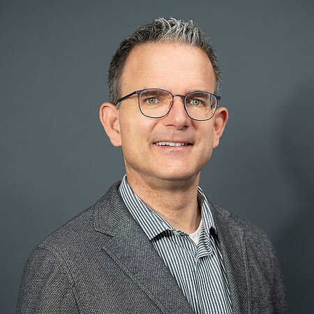 Prof. Dr. Rainer Hartmann, Studiendekan des Fachbereichs Wiesbaden Business School