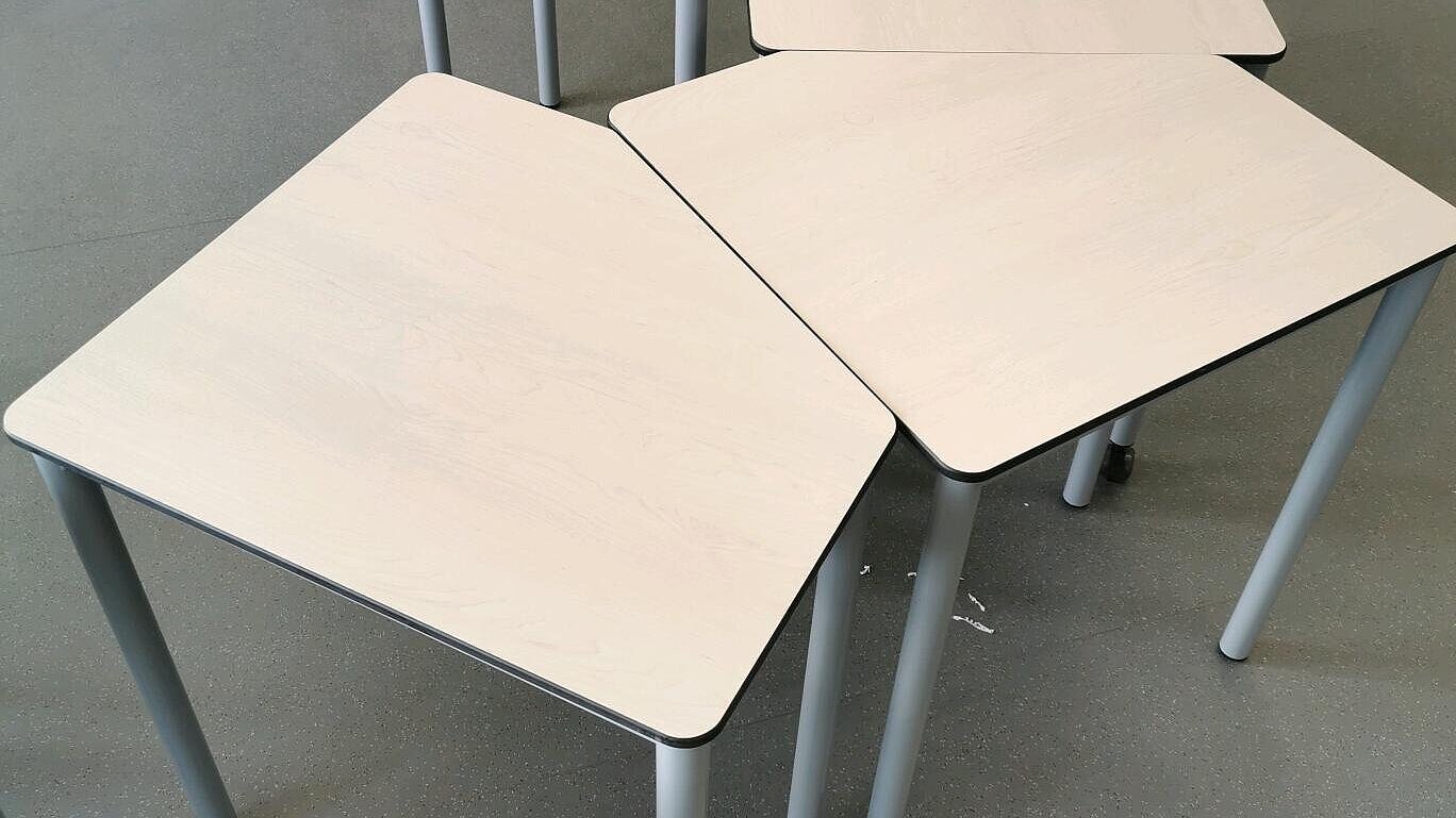 Learning Spaces Rüsselsheim Mehr Flexibiltät in Gruppenarbeiten: Neue Tischkonzepte