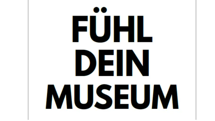 Der Text auf dem Bild lautet: "FÜHL DEIN MUSEUM." Dies könnte auf eine Einladung hinweisen, die Wahrnehmung und die emotionalen Erlebnisse im Museum zu erkunden und zu erfahren.