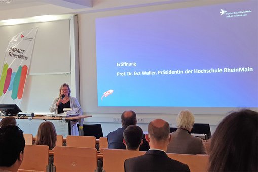 Eröffnung des Start-up-Tags durch Hochschulpräsidentin Prof. Dr. Eva Waller. 