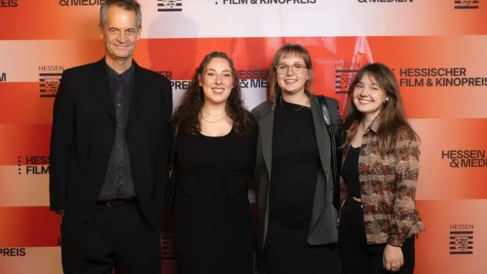 Prof. Tom Schreiber, Roya Ghanavati und Theresa Philine Kramer (Nominierung „Bester Hochschulabschlussfilm“), Dascha Petuchov (Plotlessfilm, Nominierung „Bester Spielfilm“).
