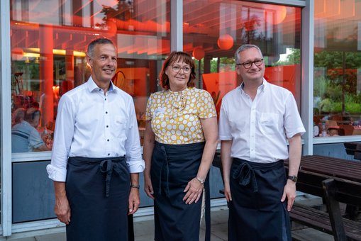 Kerstin Geis (Abgeordnete im Hessischen Landtag) mit Udo Bausch (Oberbürgermeister der Stadt Rüsselsheim am Main, li.) und Thorsten Regenstein (Geschäftsführer gewobau Gesellschaft Rüsselsheim). 