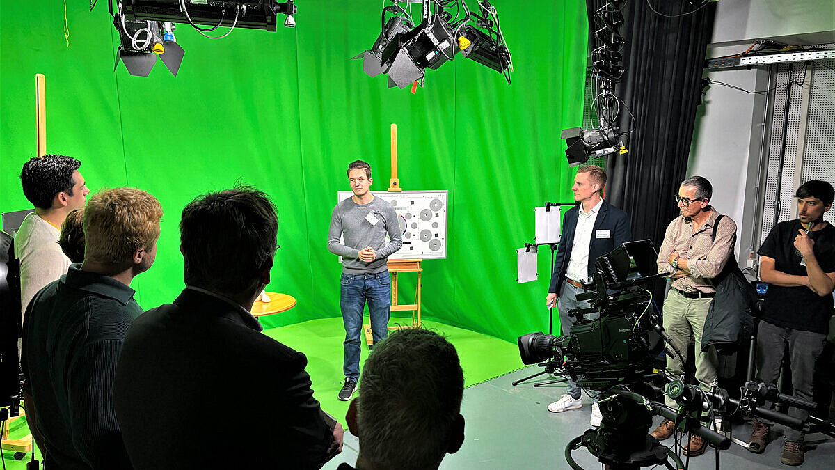 Besuch des virtuellen Studios der Medientechnik an der HSRM.