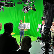 Besuch des virtuellen Studios der Medientechnik an der HSRM.