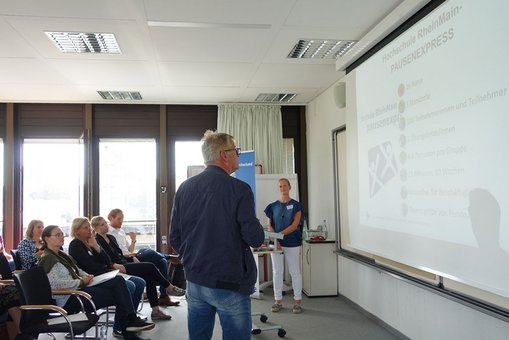 Meike Kaltenbach und Klaus Lindemann stellen die Programme zur Gesundheitsförderung an der Hochschule RheinMain vor