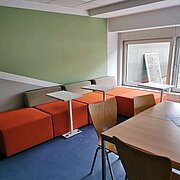 Gemütliche Sitzecke in Raum A058 in Rüsselsheim 