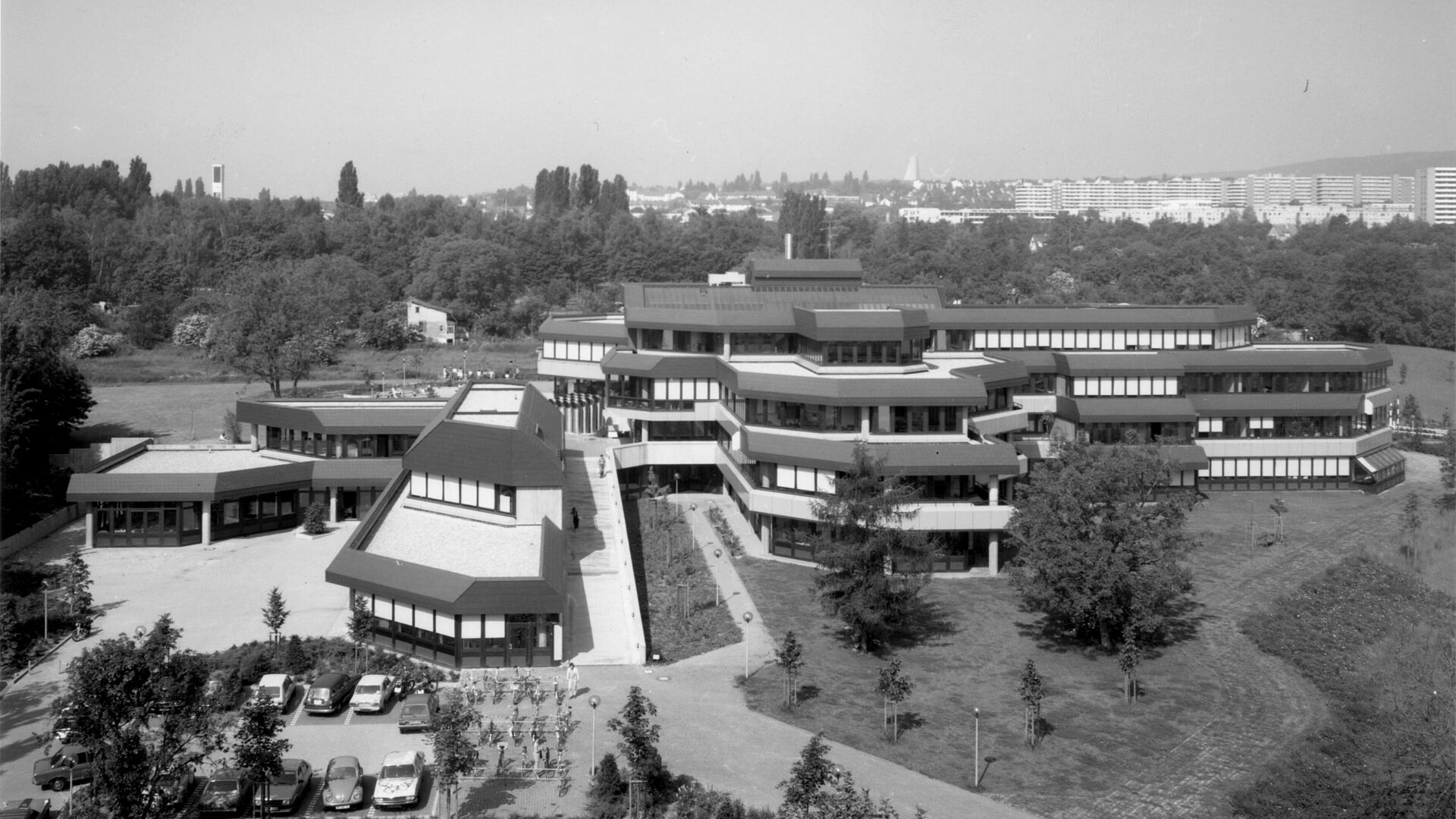 Neubau Campus Kurt-Schumacher-Ring Anfang der 1980-er Jahre Neubau Campus Kurt-Schumacher-Ring Anfang der 1980-er Jahre