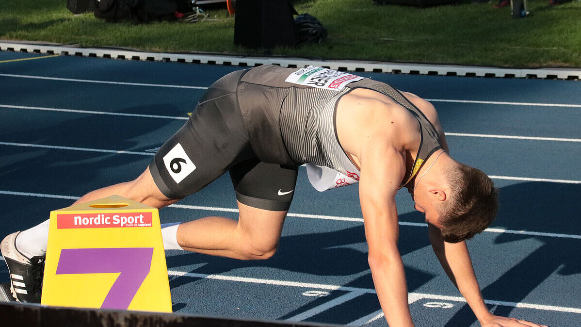 Porträt von Frieder Scheuschner, Leichtathletik Frieder Scheuschner positioniert sich am Startblock
