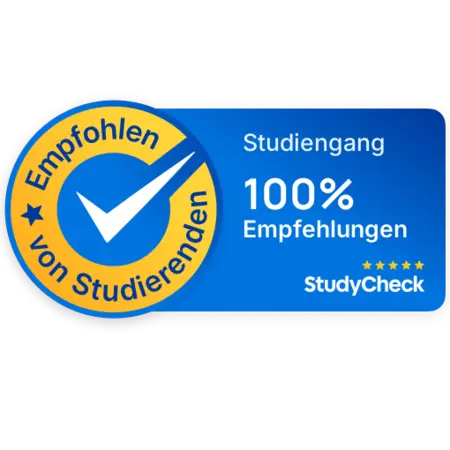 Ein Siegel mit der Aufschrift „Empfohlen von Studierenden“ in einem blauen Kreis. Darunter steht „Studiengang 100% Empfehlungen“ und das Logo von StudyCheck. Das Siegel weist auf eine hohe Zufriedenheit der Studierenden hin.