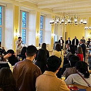 Begrüßung der internationalen Studierenden im Wiesbadener Rathaus.