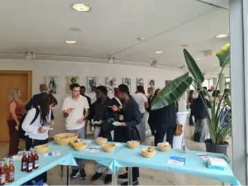 Networking bei Snacks und Getränken