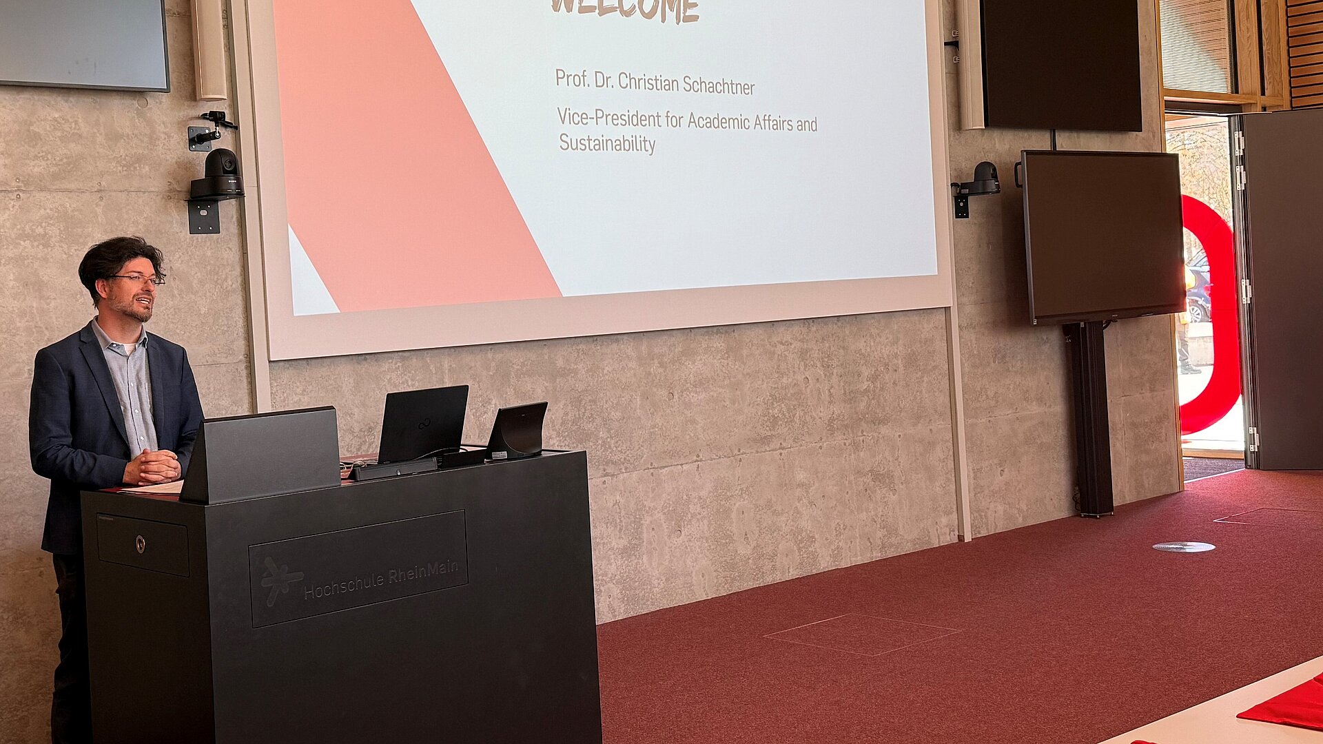 Welcome of the exchange students by the Vice-President of Hochschule RheinMain