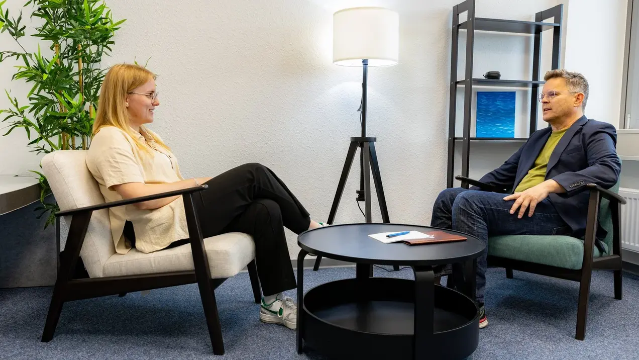 Gespräch zwischen zwei Personen 