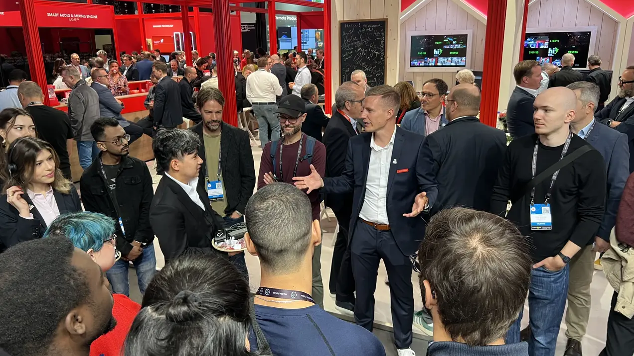 Am Messestand von RIEDEL