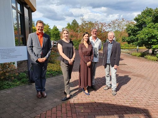 Prof. Dr. Michael Klassen (HSRM), Prof. Dr. Katrin Läzer von der Hochschule Darmstadt als Vorsitzende der Prüfungskommission, Frau Westenhöfer, Prof. Dr. Michael May und Prof. Dr. Henning Dassler von der Hochschule Fulda |© Hochschule RheinMain