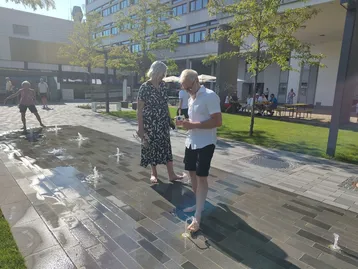 Wasserspiel sorgt für willkommene Abkühlung
