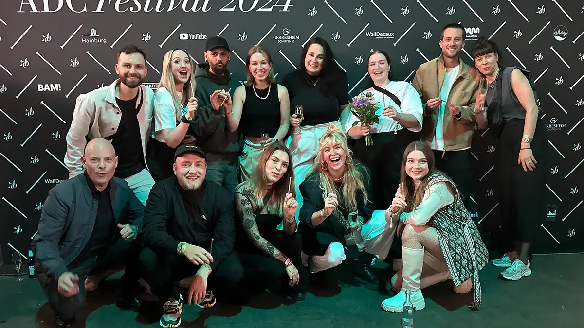 Gruppenfoto der Kommunikationsdesignstudierenden der HSRM beim ADC Talent Award 2024
