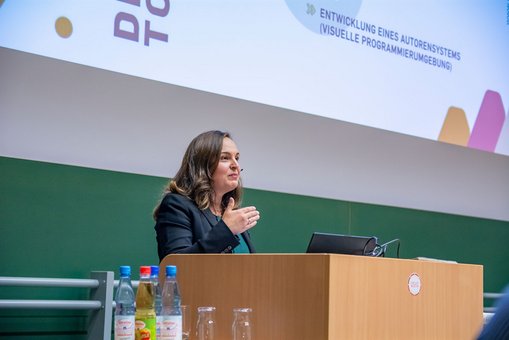 Ayse Asar, Staatssekretärin im Hessischen Ministerium für Wissenschaft und Kunst. © Lisa Mohr | Hochschule RheinMain