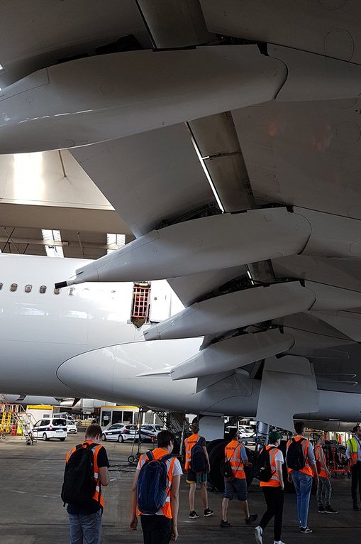 Rundgang unter der Boeing 747  