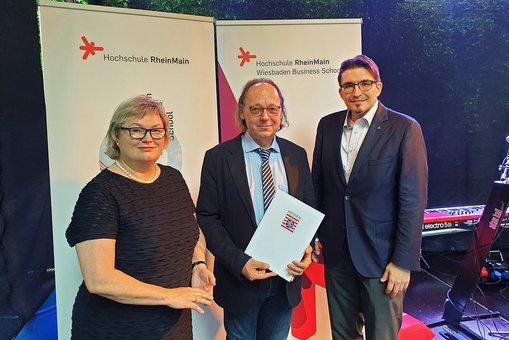 Prof. Dr. Eva Waller, Prof. Dr. Thomas Stockhausen und Prof. Dr. Reinhard Strametz nach der Verleihung der Honorarprofessur